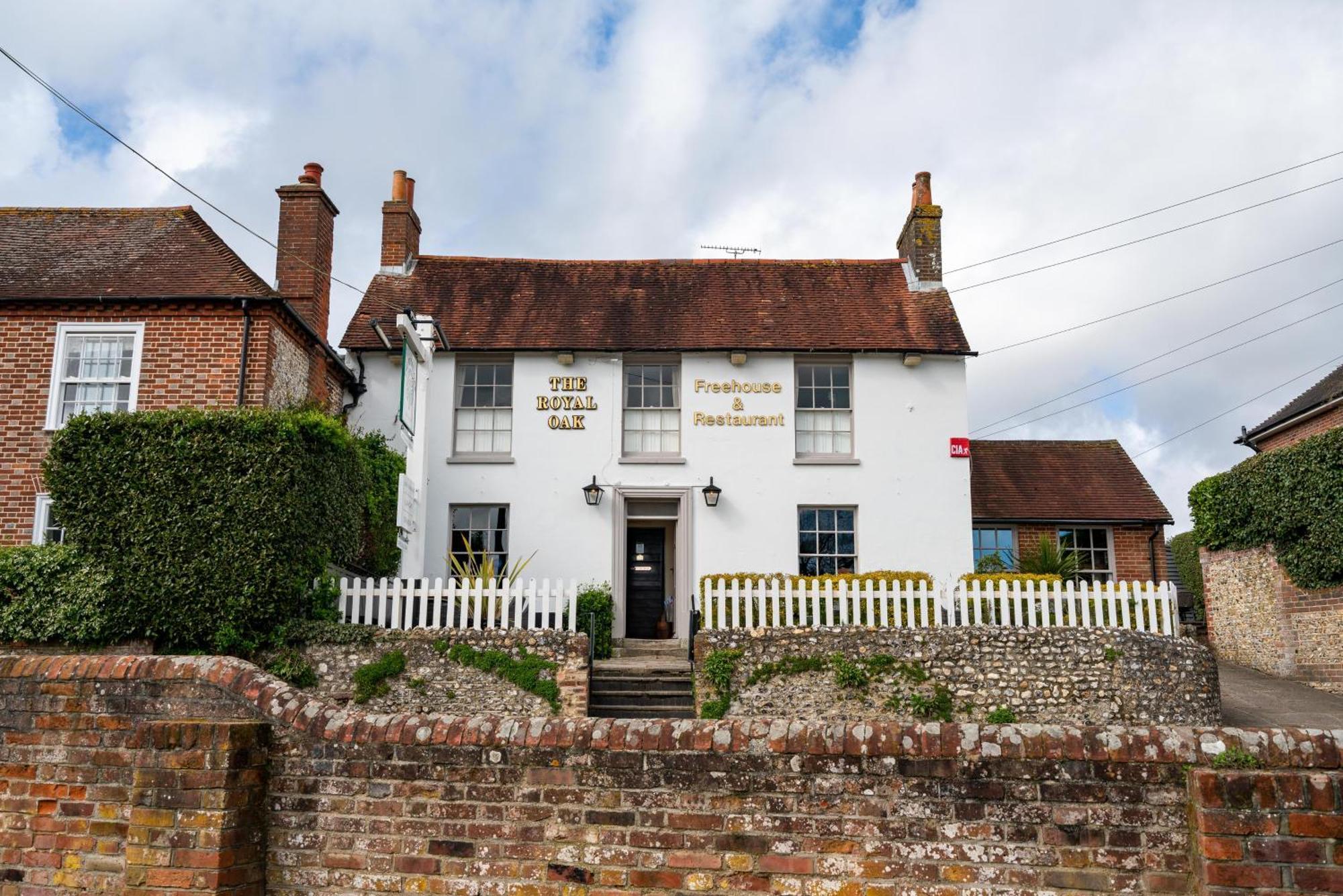 The Royal Oak Inn Chichester Exterior foto